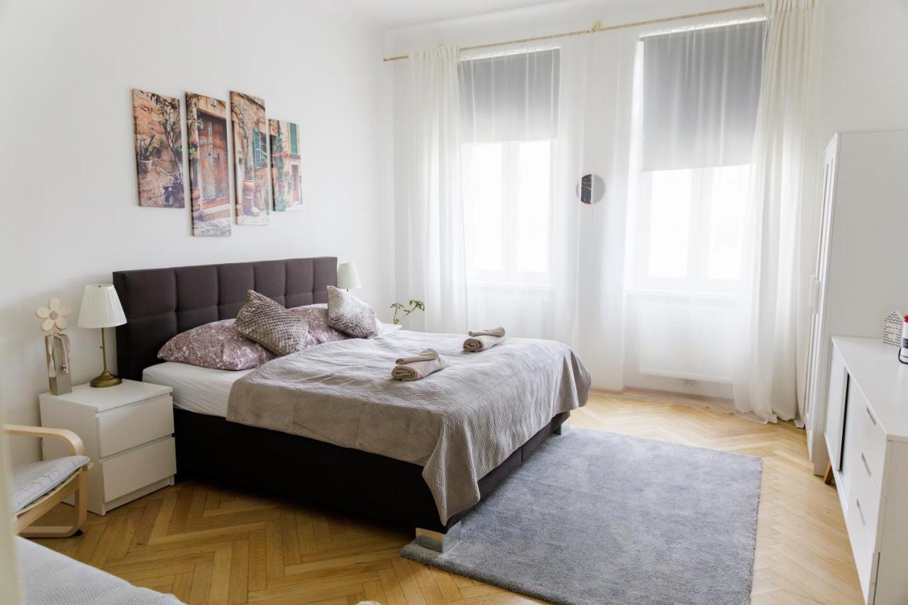 Moonlight Apartment With Porch Near Schoenbrunn And Westbahnhof Wien Eksteriør billede